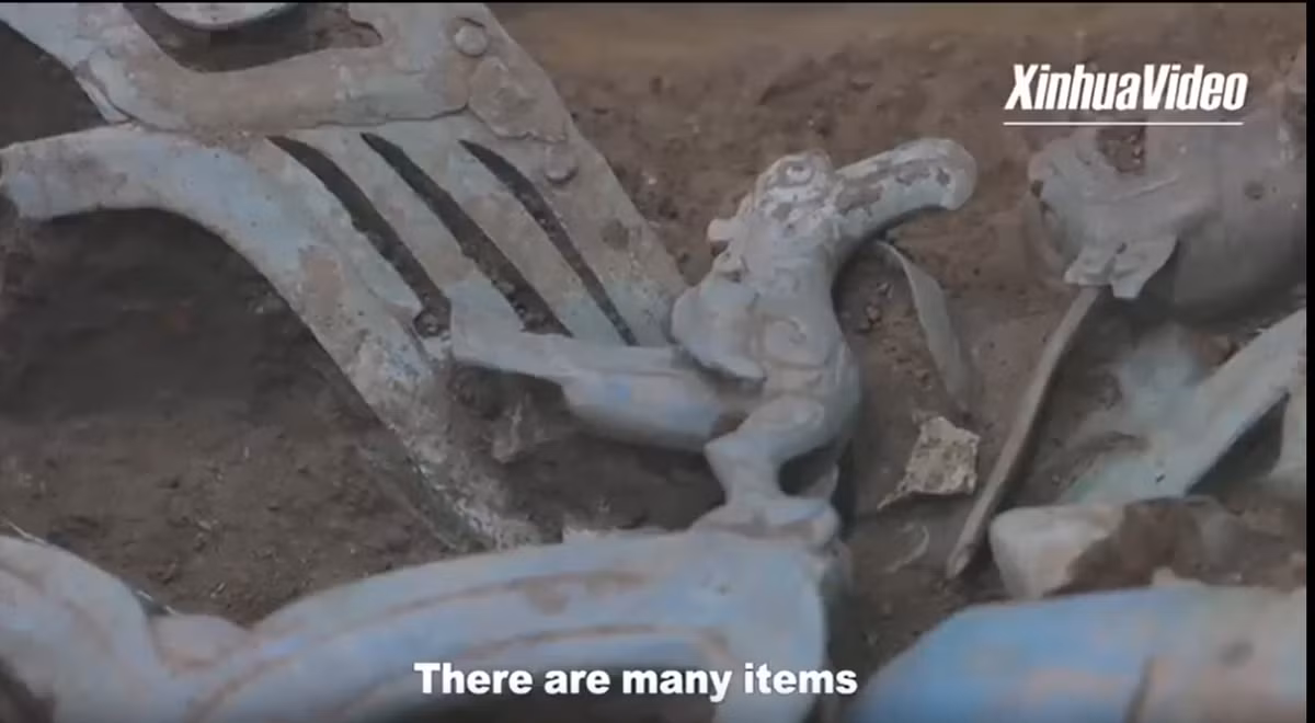 Nhưng không có tài liệu nào còn sót lại về nước Thục được cho là từng tồn tại ở khu vực này, khiến giới nghiên cứu chỉ có thể đưa ra suy đoán về tín ngưỡng và tập tục phía sau các phát hiện.