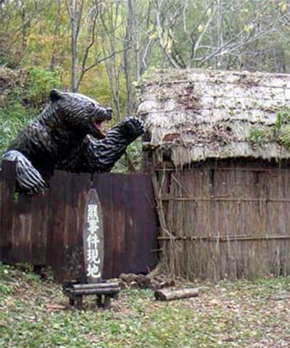 Sau đó là chuỗi 6 ngày "địa ngục trần gian" của người dân Sankebetsu khi con gấu quay lại trả thù. Nó đã giết chết 6 người một cách tàn bạo, trong đó có 4 trẻ em và 2 phụ nữ.