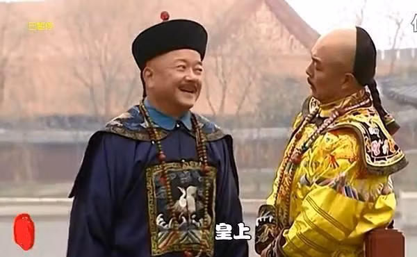 Khi kết hôn, Hòa Thân khi đó mới 18 tuổi, gia cảnh nghèo nàn, thi cử nhiều lần không đỗ, so với vợ thì hoàn toàn không môn đăng hộ đối. Vậy nên có không ít chuyên gia cho rằng nhờ vẻ ngoài tuấn tú và cái duyên của mình mà Hòa Thân mới có được cuộc hôn nhân này.