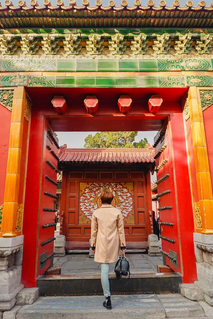 Tuy nhiên, xét theo thời gian, những chiếc đinh trên cổng đã trải qua hơn 600 năm đổi thay. Nay chúng đã là di tích văn hóa cấp quốc gia, được bảo vệ nghiêm ngặt. Do đó, du khách không thể thoải mái chạm vào như trước nữa.