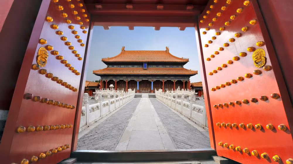 Chúng không chỉ có trên cổng cung điện mà còn xuất hiện ở cổng nhà của những người giàu có. Người xưa gọi đây là "đinh cửa".