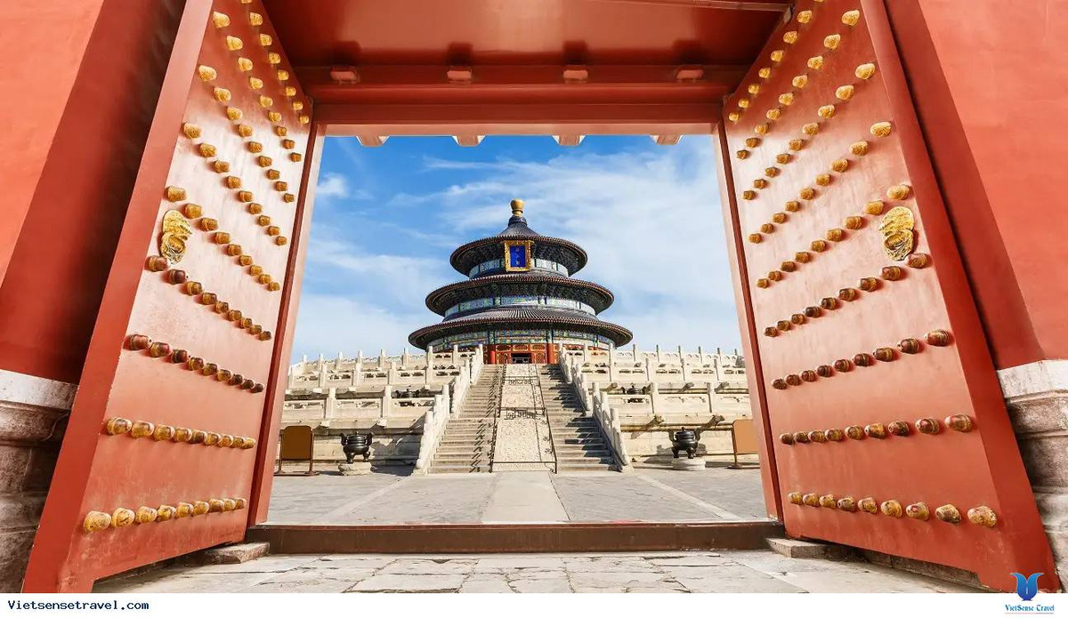 Vốn dĩ đinh cửa chỉ là một vật dụng rất bình thường, đại diện cho trí tuệ của người dân lao động xưa. Sau đó, thời nhà Thanh, chiếc đinh này mang một ý nghĩa khác và trở thành biểu tượng của"đẳng cấp phong kiến".