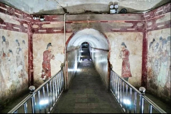 Đây cũng là lý do ở thời phong kiến Trung Quốc, những kẻ trộm mộ thường là thành viên trong cùng gia đình, gần gũi nhất là cha con. Bởi nếu không có quan hệ máu mủ, những bi kịch như sát hại lẫn nhau để tranh giành của cải rất dễ xảy ra.