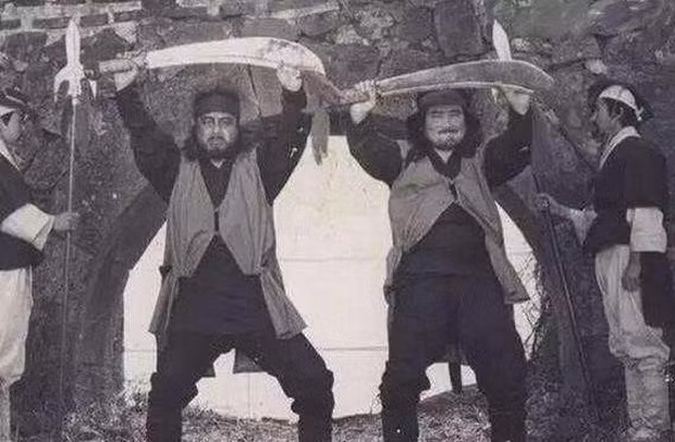 Nghề đao phủ không những bị nhiều người ghét mà khi về hưu rất nhiều người đã phát điên vì những ám ảnh khi hành nghề. Có lẽ không chỉ giết những kẻ tội phạm bất nhân mà đôi khi còn là những người oan sai, vô tội.