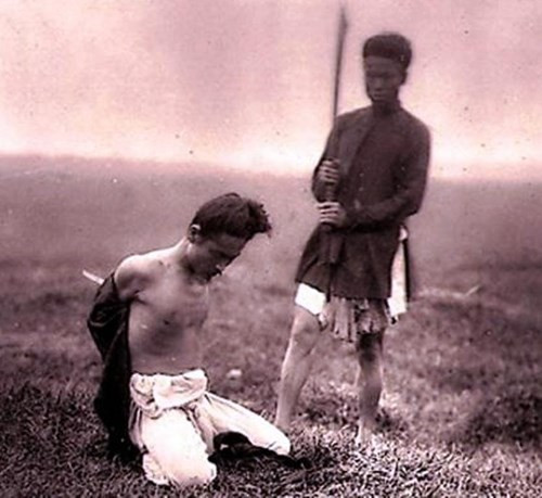 Tuy nhiên, số tiền ông thu về chưa dừng lại ở đó. Nếu gia đình của phạm nhân đưa ra những yêu cầu riêng, ông còn dắt túi thêm được những phần tiền hậu hĩnh khác. Chủ yếu là do trong quan niệm của người Trung Quốc, khi chết phải được "toàn thây", nên nhiều gia đình sẵn sàng bỏ ra khoản tiền không nhỏ để phần đầu không bị chặt đứt lìa hoàn toàn khỏi thân xác, miễn sao có thể lừa được quan giám sát.