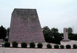 Đến cuối thời Đường, Hoàng Sào đã huy động một đại quân với số lượng lên đến 400.000 tên trộm mộ để vơ vét Càn Lăng. Tuy nhiên, dù đã đào sâu đến hơn 40m vẫn không thể tìm thấy đường vào lăng mộ nên chỉ có thể từ bỏ.