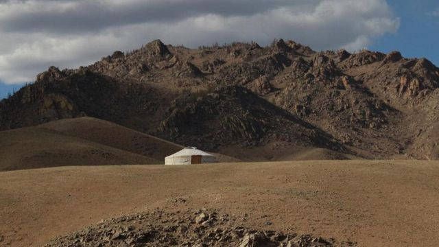 Cả một đời của ông đã chinh chiến vô số, lập nên đế chế Mông Cổ. Trong những cuộc chiến tranh, số báu vật mà ông thu về được không hề nhỏ từ khắp nơi trên thế giới.