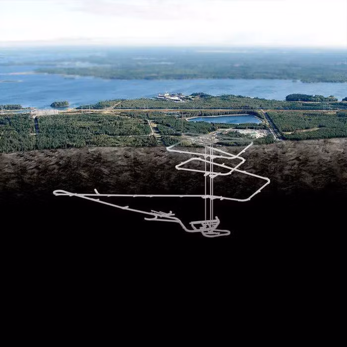 Tuy nhiên, việc lưu trữ theo các kiểu truyền thống này vô cùng nguy hiểm, bởi nếu xảy ra sự cố, các thanh nhiên liệu kia sẽ làm ô nhiễm phóng xạ tới môi trường sống xung quanh. Nếu không có giải pháp lâu dài, chất thải phóng xạ sẽ ngày một chồng chất và gây nguy hại tới cả thế giới.