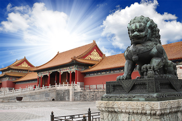 Như chúng ta đã biết, người xưa rất chú ý về phong thủy, các hiện tượng thiên văn và thuyết âm dương, dù đó là tên người hay địa danh thì sau nhiều lần cân nhắc sử dụng. Cái tên Tử Cấm Thành cũng vậy.