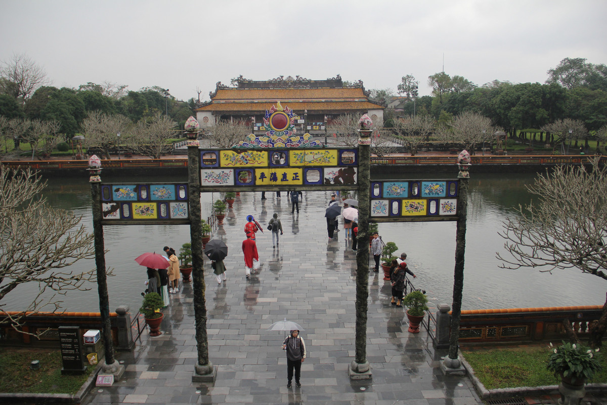 6. Không ai bị chém đầu ở Ngọ Môn. Trong các bộ phim Trung Quốc, bạn thường nghe thấy người đóng vai vua hét lên: "Xử tử hắn ở Ngọ Môn". Trên thực tế, không vị vua nào chém đầu phi tần hay bề tôi của mình ở nơi này. Tại đây, những người phạm tội chỉ bị phạt đánh bằng roi.