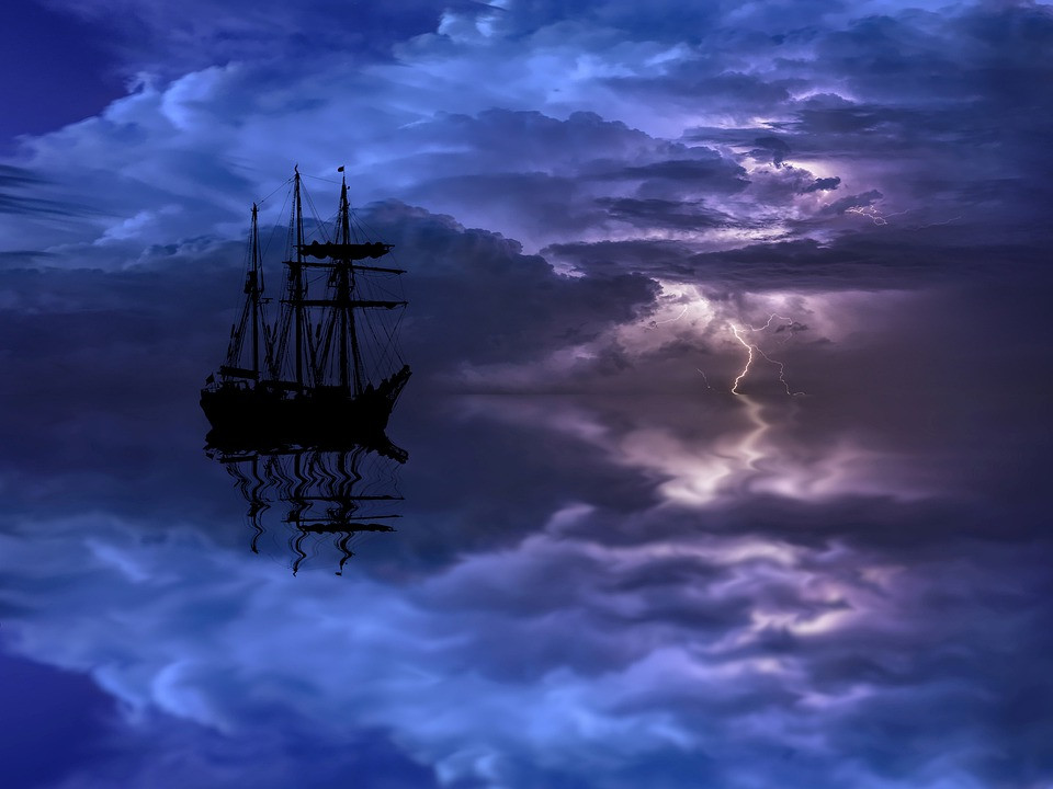 Hiệu ứng kỳ lạ lần đầu tiên được đề cập trong văn học phương Tây vào đầu những năm 1970 khi một cuốn sách có tên " We, the Navigators" nêu bật các phương pháp điều hướng của người bản địa và phá vỡ ý tưởng cho rằng những người dân đảo Thái Bình Dương cổ đại chỉ đơn giản là trôi dạt vô định và đến những vùng đất mới hoàn toàn là do tình cờ.