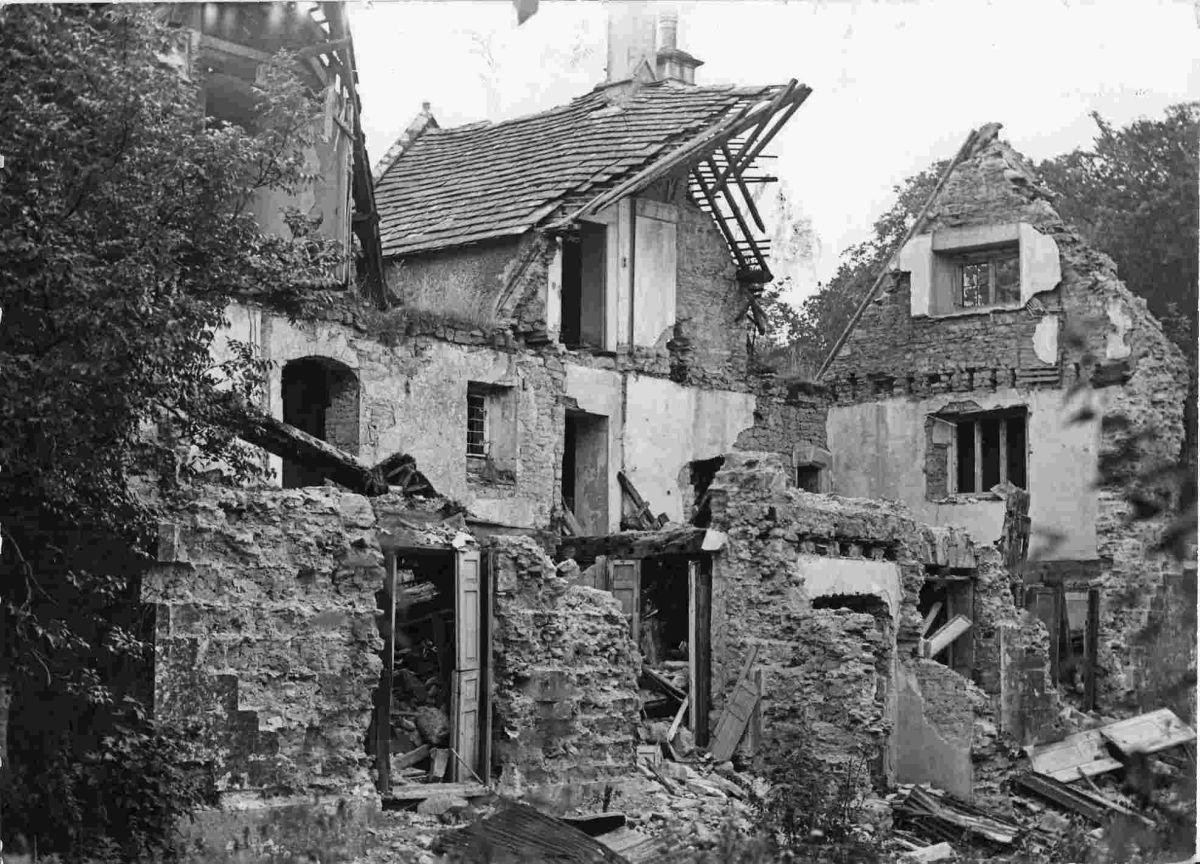 Tuy nhiên một số khác không bằng lòng và mong muốn được trở về. Thậm chí còn có một cuộc biểu tình đòi quyền được quay lại Tyneham đã diễn ra.