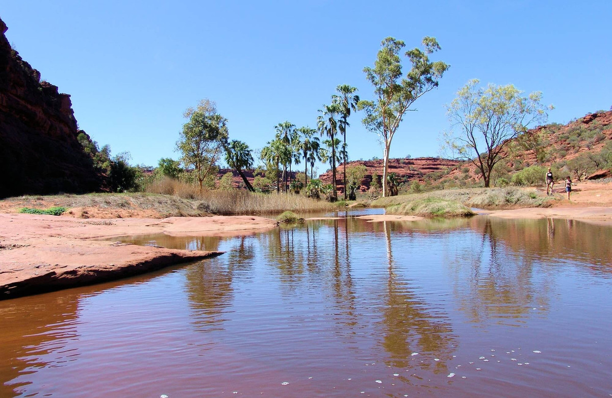 Truyền thuyết bản địa kể rằng dòng sông được hình thành khi Rainbow Serpent (Rắn Cầu Vồng - một vị thần được coi là Đức Chúa Trời của thổ dân Úc) đi về phía bắc từ Hồ Eyre.
