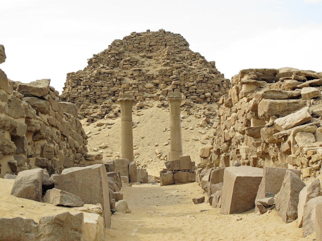 Hơn nữa, nhóm nghiên cứu phát hiện quan tài đã bị mở một phần, bên trong đó là xác ướp của Ptahshepses vẫn nguyên vẹn.