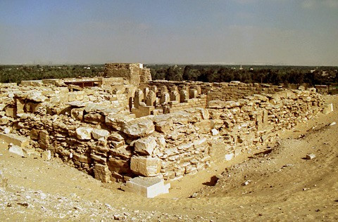 Theo những ghi chú trên cánh cửa giả, Ptahshepses đã kết hôn với con gái của pharaoh Userkaf, người cai trị trong giai đoạn đầu của thế kỷ 25 trước Công nguyên.