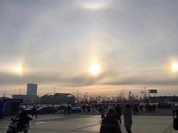 Ở Trung Quốc vào đầu năm 2020, một quầng mặt trời khổng lồ đã được nhìn thấy trải dài khắp bầu trời, với các điểm “Mặt Trời ma” nằm ở mọi hướng.