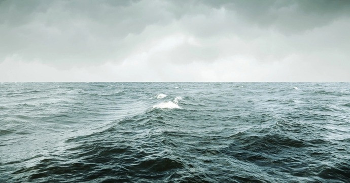 Trên thực tế, các đại dương ở trên thế giới hoạt động giống như một hệ thống kiểm soát khí hậu toàn cầu. Chúng sẽ hấp thụ phần lớn nhiệt của Mặt Trời và phân bổ đều khắp Trái Đất. Nhờ vậy, không có khu vực nào trên hành tinh xanh bị quá nóng hoặc quá lạnh.