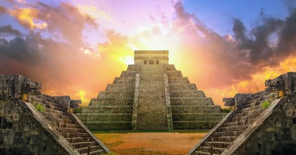 3. Kim tự tháp ở thành phố Maya cổ đại Tikal có thể thu hút nếu bạn muốn hiểu biết về nhiều nền văn minh hơn. Những kim tự tháp này được tái phát hiện vào thập niên 1850, chứa một thành phố lớn hơn bạn có thể tưởng tượng.