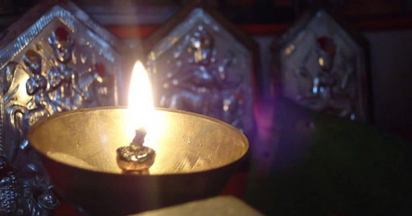 Những ngôi mộ cổ dưới lòng đất, nơi mà ánh mặt trời không thể chiếu đến, của các bậc đế vương thời xưa thường là mục tiêu của những kẻ trộm mộ. Chúng muốn vào bên trong mộ để lấy đi những bảo vật, vàng bạc, châu báu được tùy táng cùng người quá cố.