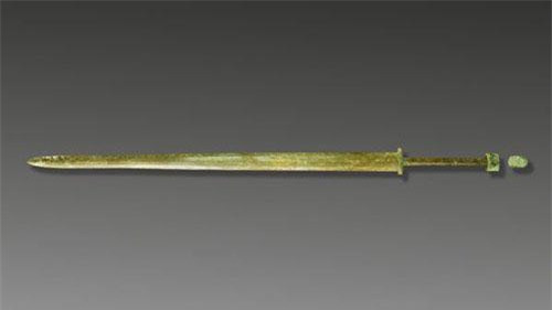 Một loại vũ khí bền dụng như vậy vẫn có thể được tạo ra ở những nơi xa xôi như Ngô Việt, chứ chưa kể tới "thần binh" như thanh Thái A kiếm này. Thông qua thanh kiếm này, chúng ta có thể khám phá những thành tựu cực kỳ cao của các nghệ nhân thời nhà Tần trong việc rèn và đúc đồng.