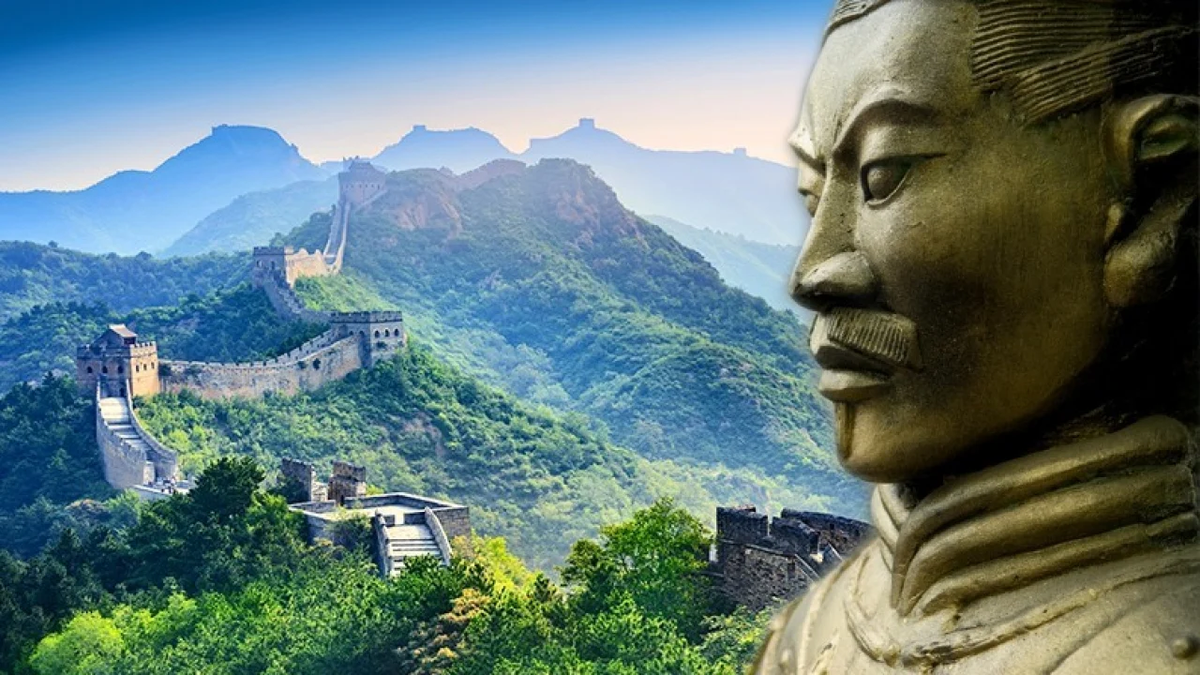 Theo ghi chép truyền lại, Tần Thủy Hoàng sau khi thống nhất cửu châu, lo sợ kẻ thù gây chiến, ngoại bang nhiễu loạn, đã cho thu nạp toàn bộ số lượng đồng trong nước, sau đó cho đúc 12 tượng đồng hình người lớn tại kinh đô Hàm Dương.