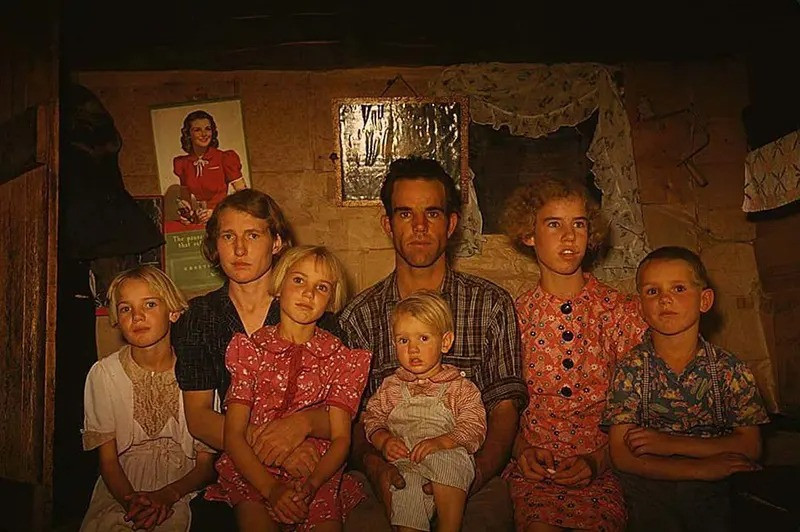 Gia đình Whinery, chủ nhà ở Pie Town, có tới 5 người con.