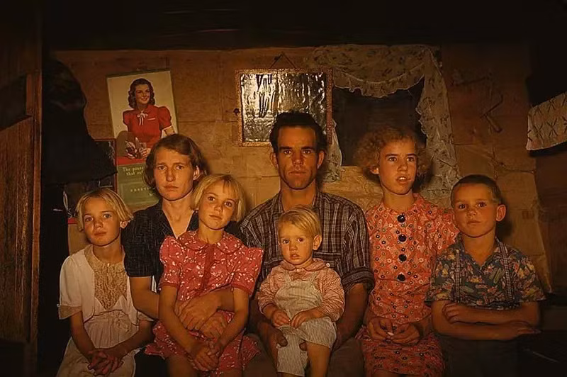 Gia đình Whinery, chủ nhà ở Pie Town, có tới 5 người con.