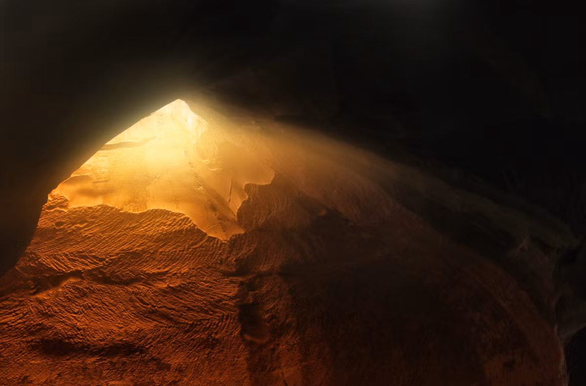 Các công cụ bằng đá thời tiền sử được tìm thấy trong một hang động ở Ba Lan cách đây 50 năm đã được xác định là một trong những công cụ của người tiền sử lâu đời nhất từng được phát hiện trong khu vực.