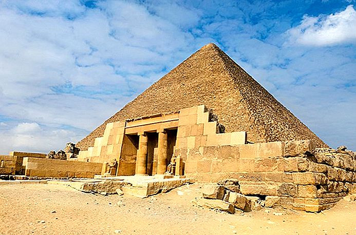 Họ sống ở một thị trấn gần khu vực xây dựng. Theo các chuyên gia, khoảng 20.000 – 30.000 người thợ được huy động để xây dựng kim tự tháp.