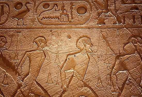 2. Nhiều lời đồn đại cho rằng các Pharaon đã sử dụng những nô lệ Israel cho việc xây dựng kim tự tháp Ai Cập. Tuy nhiên mới đây các nhà nghiên cứu đã phủ nhận điều này.