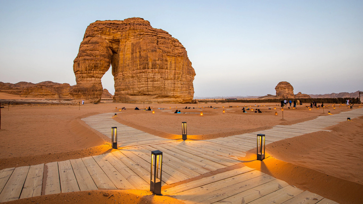 Người Nabataean cổ đại đã thành lập một thành phố lớn phía nam của họ ngay phía bắc thung lũng Al-Ula và chạm khắc những ngôi mộ ngoạn mục vào các mỏm đá tại Mada'in Salih, hiện là Di sản Thế giới của UNESCO.