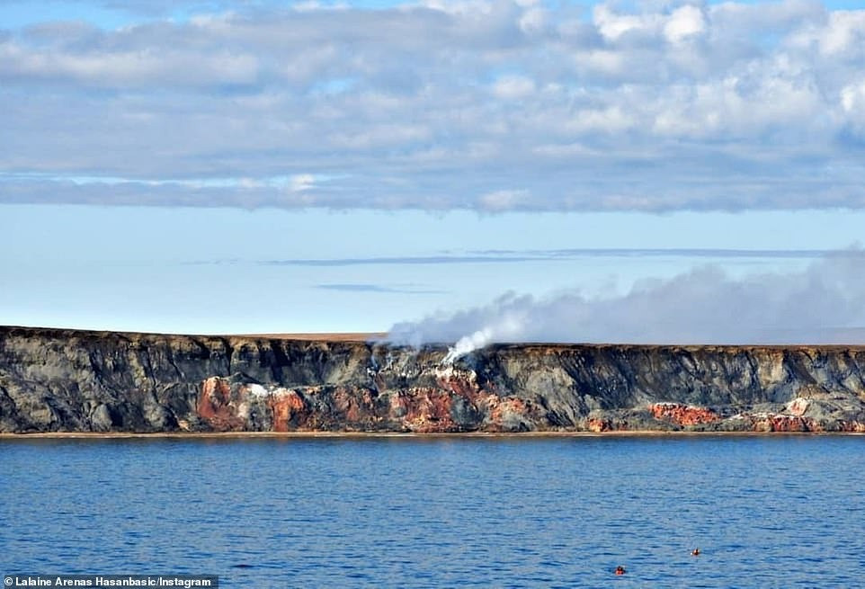 "Mặt đất rất nóng. Mọi nơi đều là màu đen. Bạn sẽ cảm thấy như mình sắp bị mắc kẹt trong 'vũng bùn' nóng ẩm này."