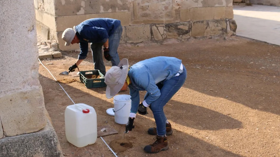 Các nhà nghiên cứu cũng tìm thấy thêm bằng chứng về một cấu trúc được gọi là Cung điện Cột, di tích cổ quan trọng nhất trong khu vực. Việc phát hiện ra chúng sẽ giúp tổng hợp và hiểu rõ hơn về lịch sử của người Zapotec.