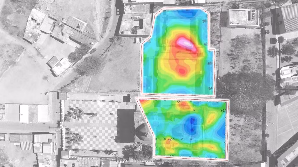 Để tìm hiểu các cấu trúc dưới lòng đất, các nhà nghiên cứu đã sử dụng ba phương pháp quét để xem xét những gì bị che khuất: radar xuyên đất (đo phản xạ sóng điện từ), chụp cắt lớp điện trở suất (đo tiến trình của dòng điện) và chụp cắt lớp tiếng ồn địa chấn (đo tiến trình của sóng địa chấn).