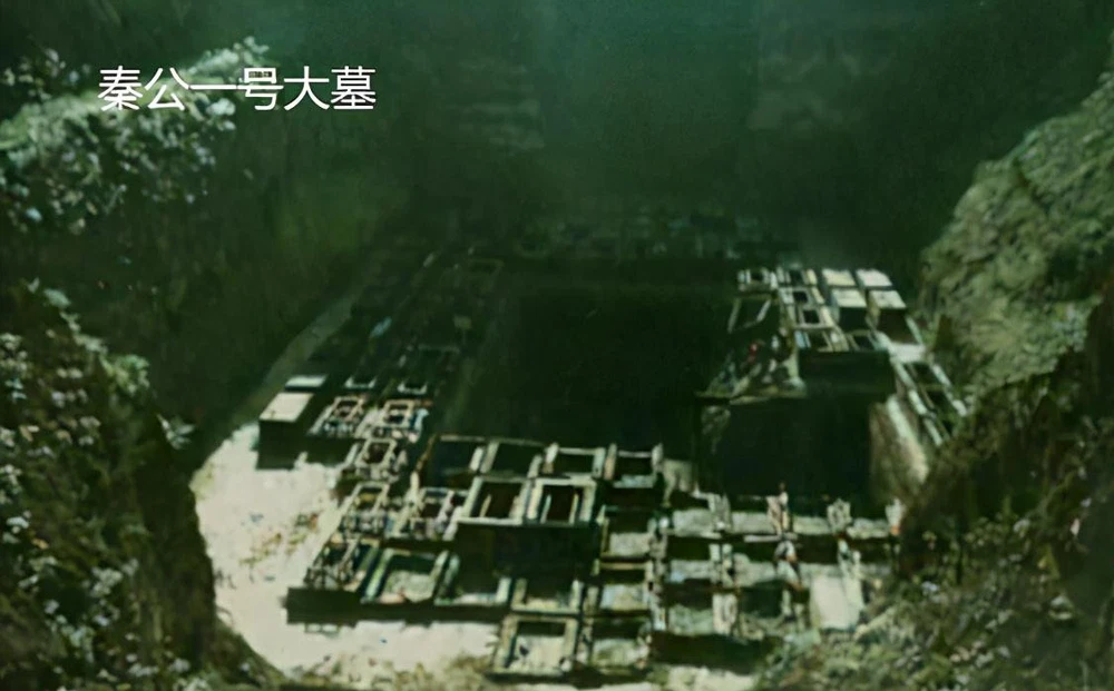 Năm 1992, tại Bảo Kê, Thiểm Tây, một ngôi mộ cổ nhìn khá sơ sài có diện tích chưa đến 3m2 được phát hiện tại nhà một hộ gia đình trong khu mộ cổ. Nhưng đoàn khảo cổ đã thực sự kinh ngạc khi mở quan tài và phát hiện thi thể đã biến mất.