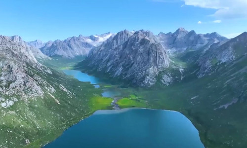 Vào thời điểm Platybelodon tồn tại ở giữa thế Trung Tân cách đây 11,6 đến 16 triệu năm cao nguyên Thanh Tạng khi đó đã quá cao để động vật lớn sinh tồn vì thế nhiều hóa thạch Platybelodon chỉ được tìm thấy ở phía bắc cao nguyên. jjjlj