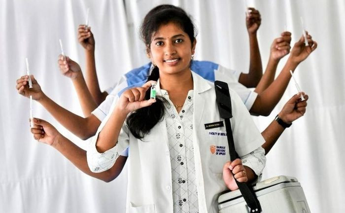 Vào tháng 10/2021, để vinh danh các vị y bác sĩ cũng như việc chính quyền Ấn Độ có liều vắc xin Covid-19 thứ một tỷ, 4 nhân viên y tế tại Bệnh viện Ramaiah đã chụp một bức ảnh với hình tượng Nữ thần Durga (gắn liền với sức mạnh và bảo vệ) được tôn kính rộng rãi ở đất nước này.