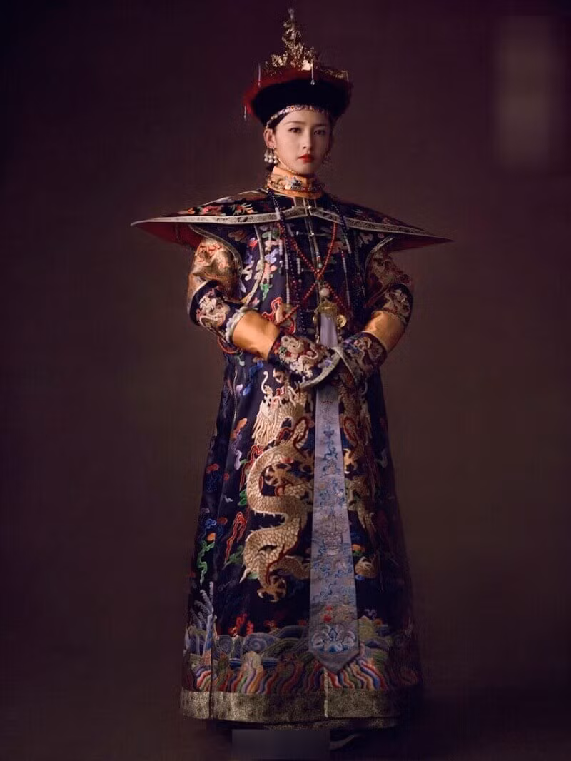 He lo moi tinh don phuong dam nuoc mat cua hoang de Can Long