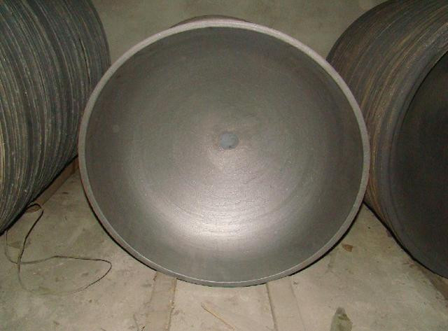 Ông đã cho người đem 100 chiếc chảo lớn, sau đó xúc phần đất dùng để đắp lên trên ngôi mộ cho vào chảo đảo qua đảo lại trên lửa nóng để tiêu diệt hết chất dinh dưỡng có trong đất.