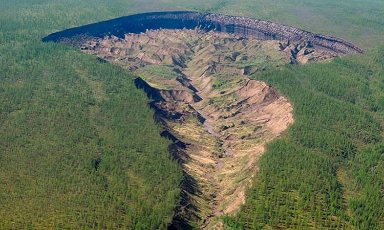 Alexey Lupachev, nhà nghiên cứu tại Viện hóa lý và vấn đề sinh học của đất thuộc Viện hàn lâm khoa học Nga, gọi miệng hố Batagaika là một hiện tượng hiếm thấy và độc đáo, cho phép khám phá lịch sử Trái Đất trong khoảng nửa triệu năm bảo tồn trong đất đóng băng vĩnh cửu.