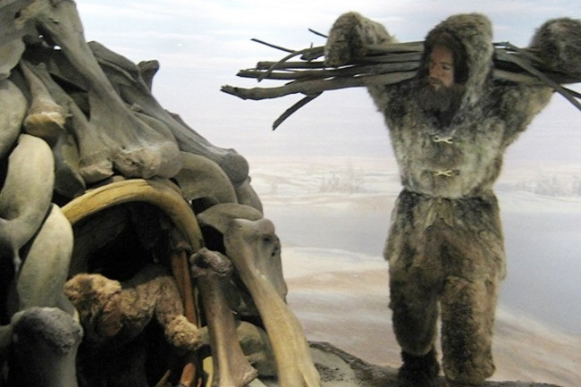 Các nhà khảo cổ đã phát hiện một phần nhỏ của hang vào năm 1978 và đã tạo ra một lỗ trên trần hang để điều tra thời điểm sử dụng của nó. Họ đặt ra giả thuyết rằng đây có thể là nơi trú ẩn cho người cổ đại săn bắt - hái lượm trong thời kỳ kỷ băng hà.