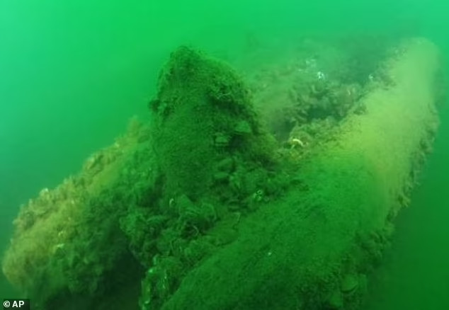 Lake Serpent, xác tàu đắm lâu đời nhất được phát hiện, rời Cleveland vào tháng 9 năm 1829 để thực hiện chuyến đi dài 55 dặm đến đảo Cunningham nhưng nó không bao giờ quay trở lại nữa.