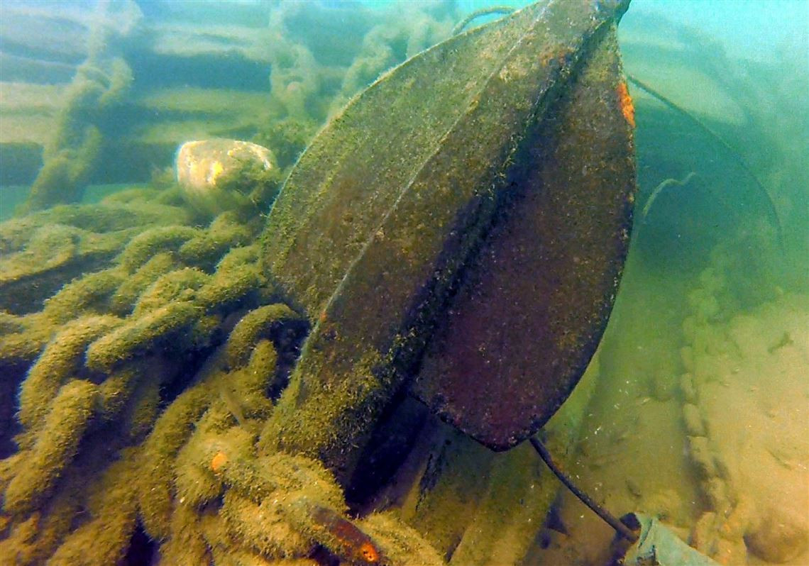 Theo ước tính của các nhà khảo cổ và sử học, số lượng tàu đắm tại hồ Erie có thể lên tới 2.500 chiếc. Tuy nhiên cho đến nay các nhà nghiên cứu chỉ tìm thấy 277 xác tàu đắm. Danh sách này liên tục được bổ sung thêm khi các nhà thám hiểm dưới nước tiến hành công cuộc tìm kiếm trên không và dưới nước từ cả hai phía của biên giới Mỹ - Canada.