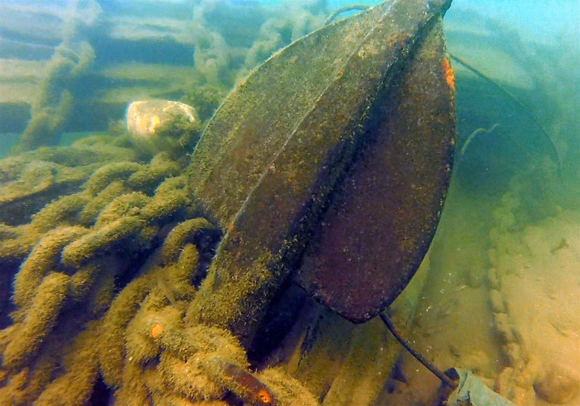 Theo ước tính của các nhà khảo cổ và sử học, số lượng tàu đắm tại hồ Erie có thể lên tới 2.500 chiếc. Tuy nhiên cho đến nay các nhà nghiên cứu chỉ tìm thấy 277 xác tàu đắm. Danh sách này liên tục được bổ sung thêm khi các nhà thám hiểm dưới nước tiến hành công cuộc tìm kiếm trên không và dưới nước từ cả hai phía của biên giới Mỹ - Canada.