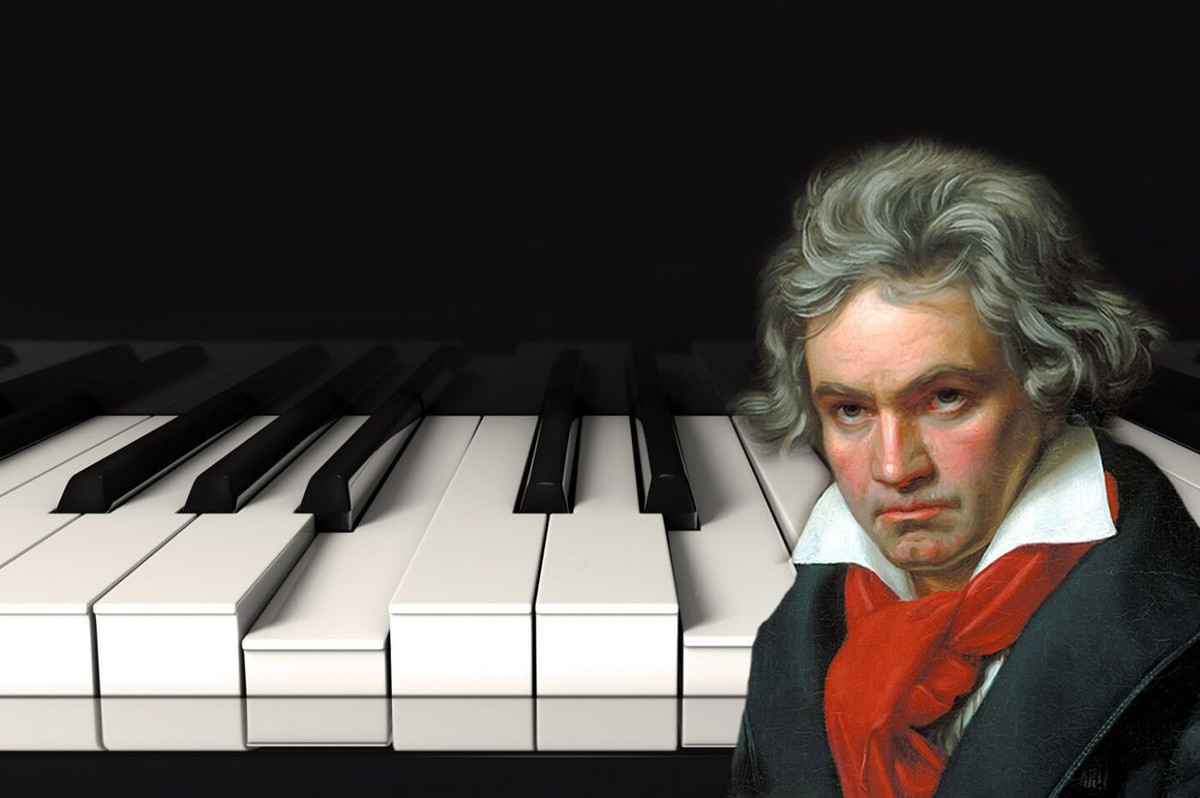 Sinh năm 1770, Beethoven bắt đầu mất thính giác từ giữa tuổi 20 và bị điếc hoàn toàn vào cuối tuổi 40. Ông cũng phải chịu đựng các vấn đề về dạ dày và ruột ngày càng trầm trọng trong suốt cuộc đời, trải qua ít nhất hai lần vàng da, triệu chứng của bệnh gan.