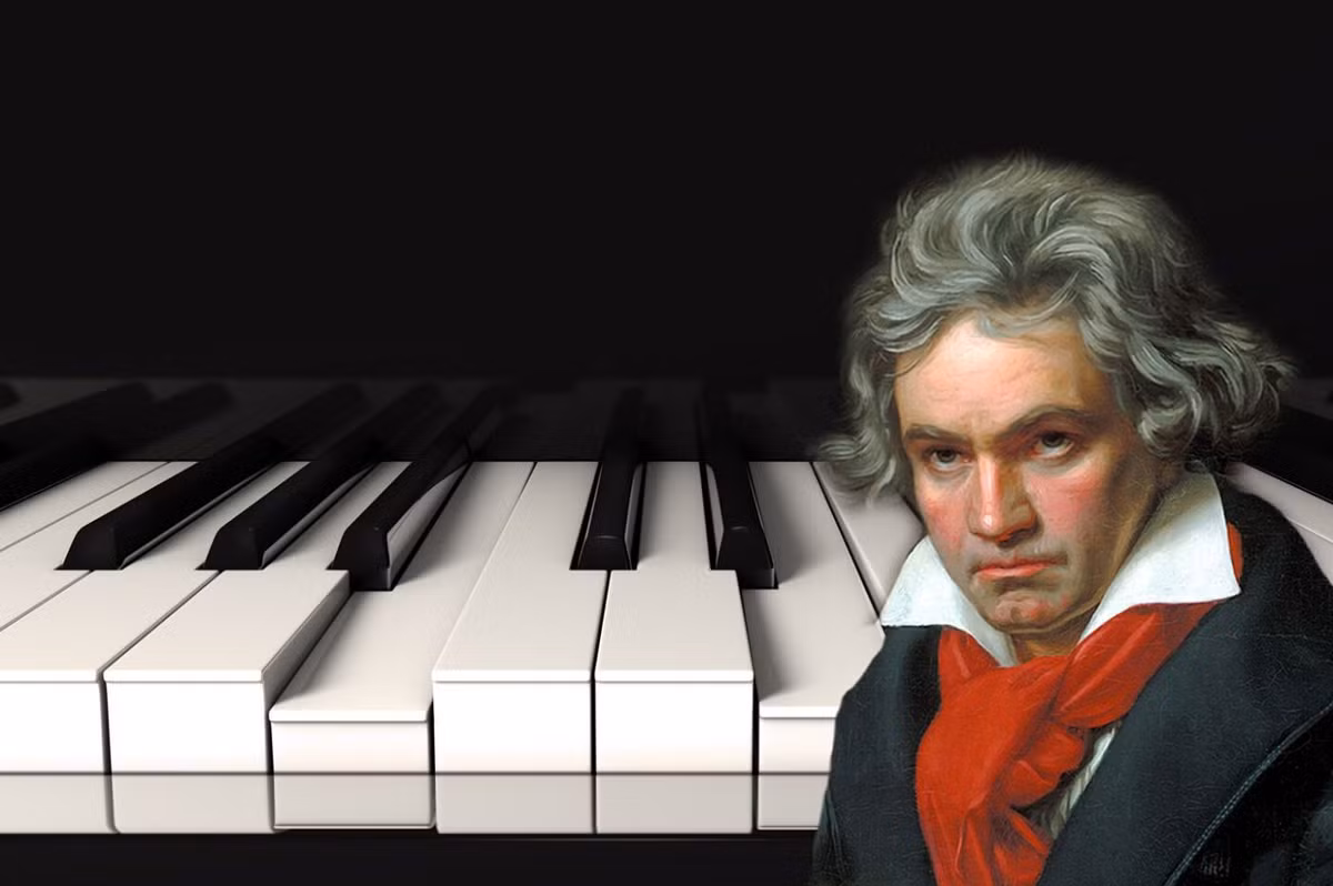 Sinh năm 1770, Beethoven bắt đầu mất thính giác từ giữa tuổi 20 và bị điếc hoàn toàn vào cuối tuổi 40. Ông cũng phải chịu đựng các vấn đề về dạ dày và ruột ngày càng trầm trọng trong suốt cuộc đời, trải qua ít nhất hai lần vàng da, triệu chứng của bệnh gan.