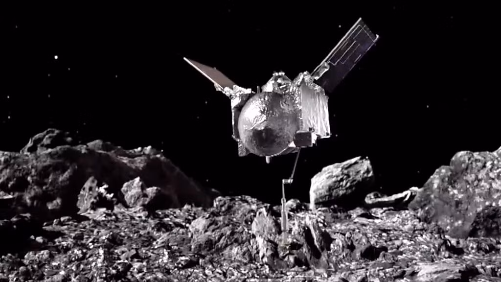 "Chúng tôi bỗng trông thấy một bức tường mảnh vụn khổng lồ bay ra từ khu vực lấy mẫu vật. Đối với các nhà vận hành tàu vũ trụ, điều đó quả thực đáng sợ".