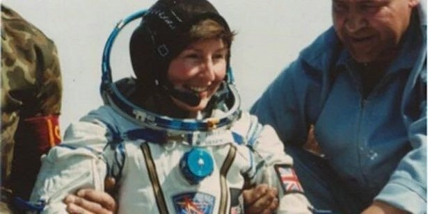 Sharman được coi là người hùng vào thời điểm đó khi dũng cảm nộp đơn ứng cử, theo lời kêu gọi trên đài phát thanh: "Cần phi hành gia. Không cần kinh nghiệm”.