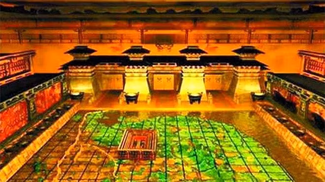 Có nghĩa là, với bất cứ kẻ xâm nhập nào phá hoại giấc ngủ của Tần vương đều sẽ chịu hậu quả đáng sợ nhất khi những chiếc nỏ được căng sẵn, sẵn sàng tiêu diệt kẻ lạ mặt bằng hàng trăm mũi tên sắc nhọn. Nếu ghi chép là đúng, thì đây là thiết bị chống trộm tự động sớm nhất ở Trung Quốc cổ đại. 