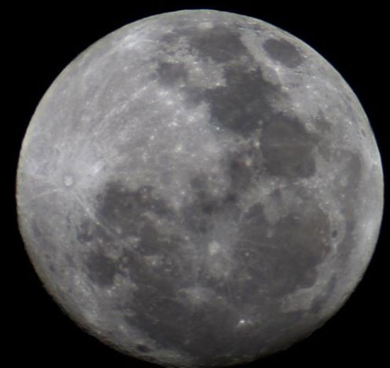 Cuối cùng, mẫu vật do phi hành gia Eugene Cernan và Harrison Schmitt thu thập tại thung lũng ở vùng tối Mare Serenitatis đã sẵn sàng để phân tích.